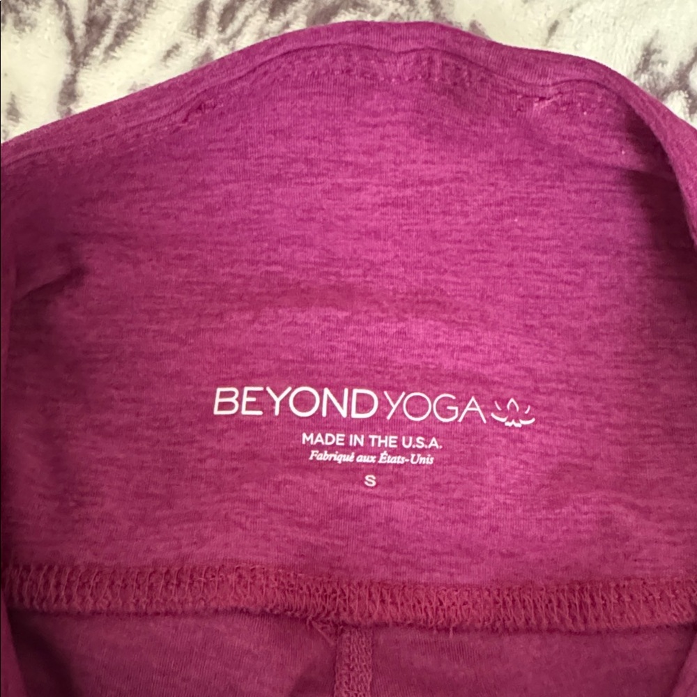 Beyond Yoga Berry Leggings - Picture 2 of 10